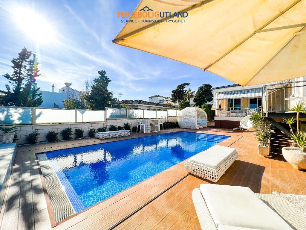 5 sypialnia Willa na sprzedaż w La Mata z basenem garażem - 1 170 000 € (Ref: 10006978)