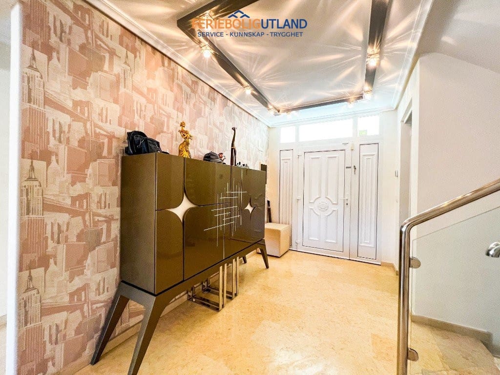 5 sypialnia Willa na sprzedaż w La Mata z basenem garażem - 1 170 000 € (Ref: 10006978)