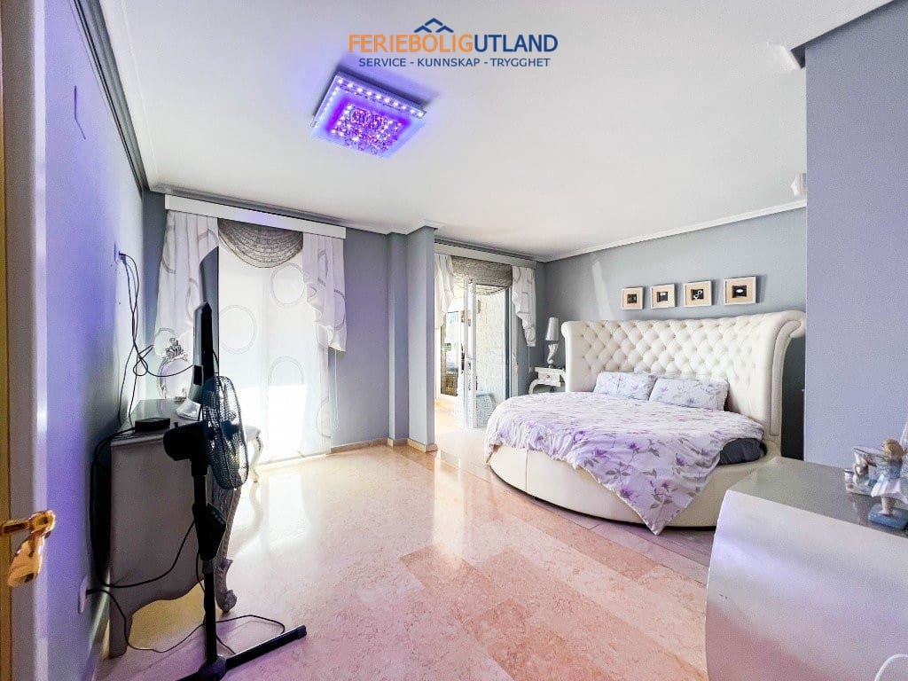 5 sypialnia Willa na sprzedaż w La Mata z basenem garażem - 1 170 000 € (Ref: 10006978)