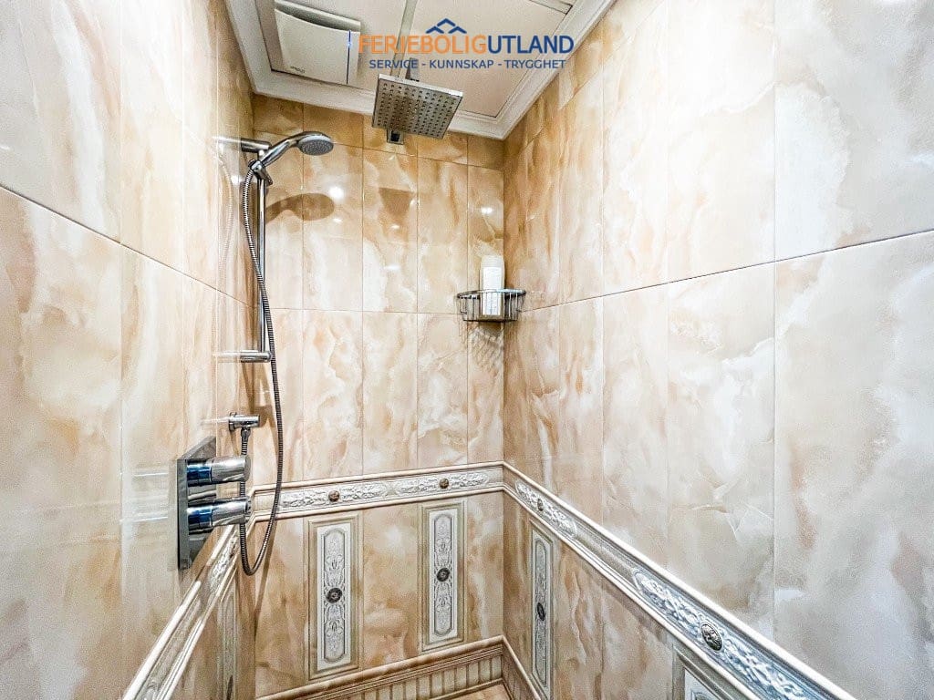 5 sypialnia Willa na sprzedaż w La Mata z basenem garażem - 1 170 000 € (Ref: 10006978)