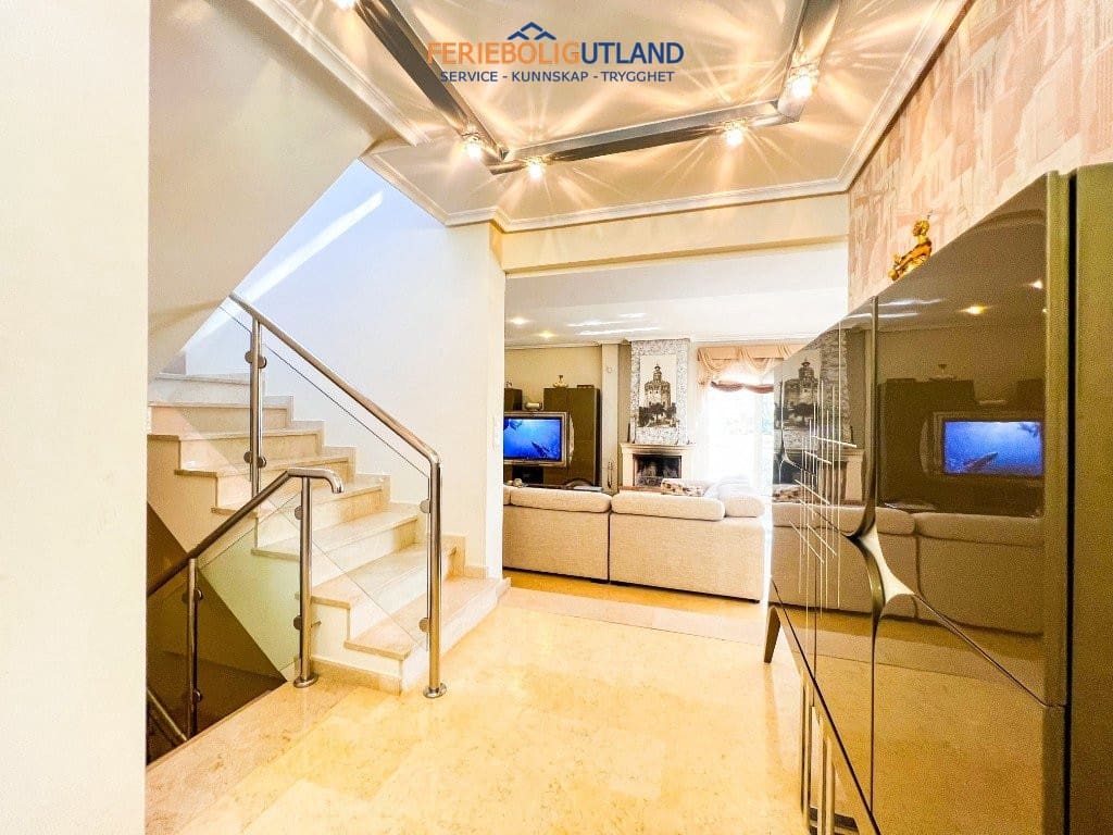 5 sypialnia Willa na sprzedaż w La Mata z basenem garażem - 1 170 000 € (Ref: 10006978)