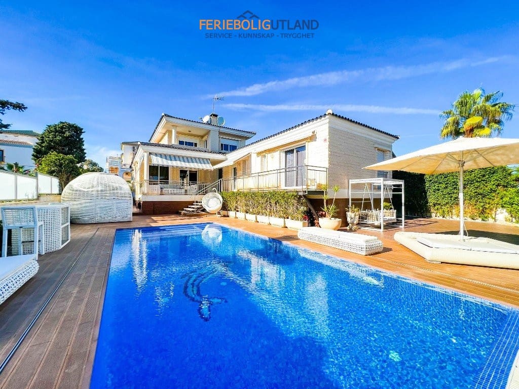 5 sypialnia Willa na sprzedaż w La Mata z basenem garażem - 1 170 000 € (Ref: 10006978)