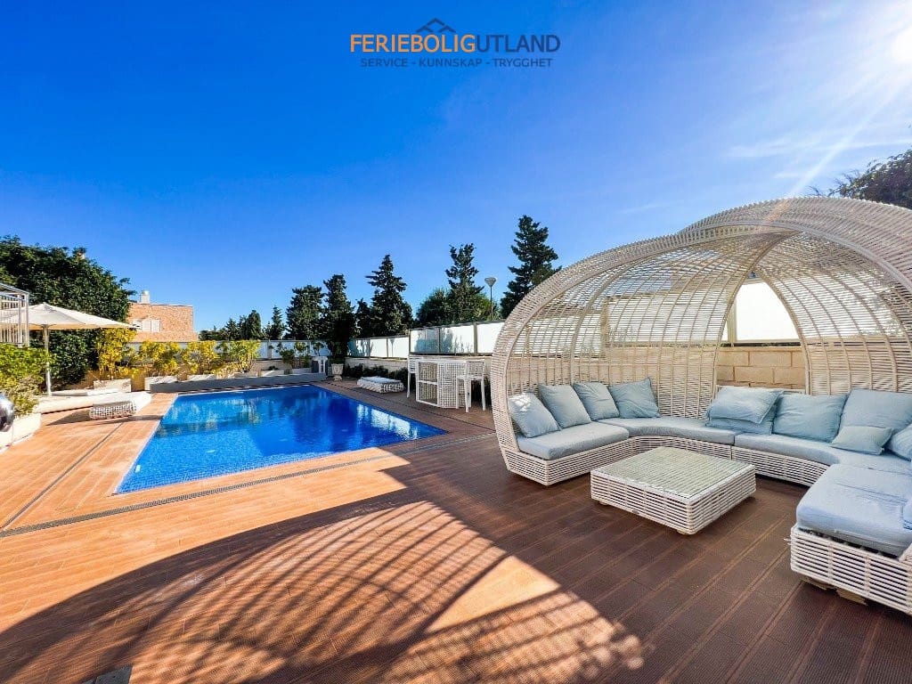 5 sypialnia Willa na sprzedaż w La Mata z basenem garażem - 1 170 000 € (Ref: 10006978)