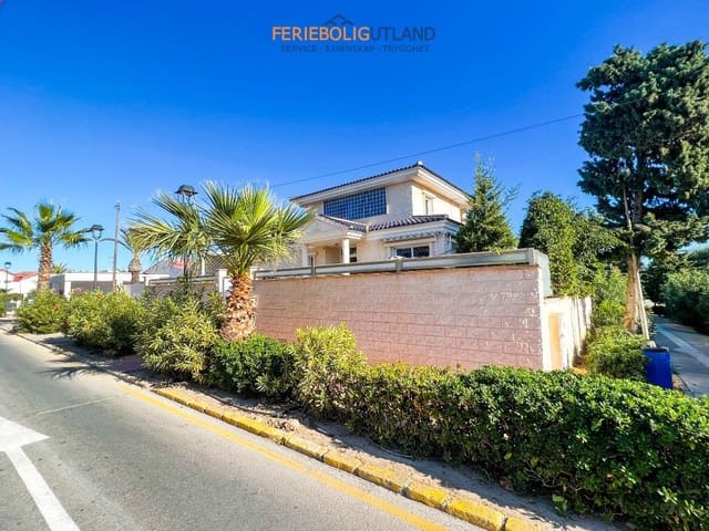 5 sypialnia Willa na sprzedaż w Cañada del Molino, Torrevieja z basenem garażem - 1 170 000 € (Ref: 10006978)