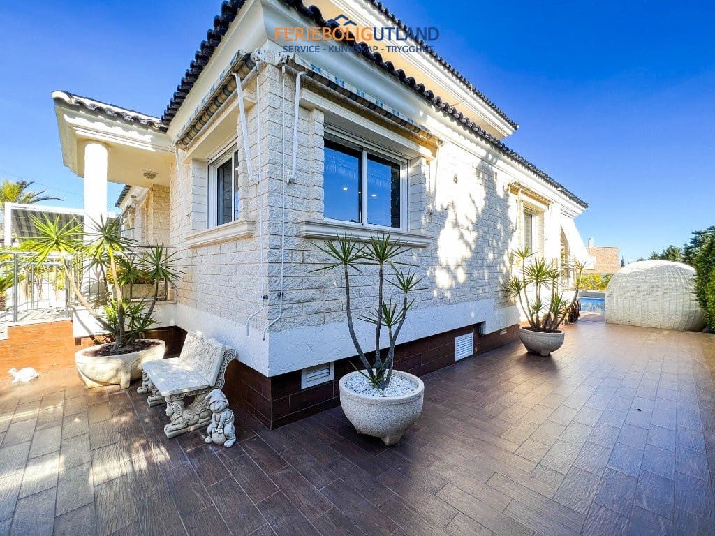 5 sypialnia Willa na sprzedaż w La Mata z basenem garażem - 1 170 000 € (Ref: 10006978)