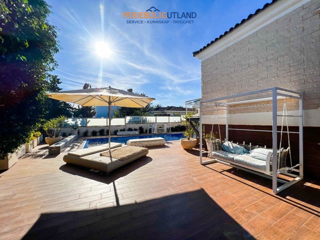 5 sypialnia Willa na sprzedaż w La Mata z basenem garażem - 1 170 000 € (Ref: 10006978)