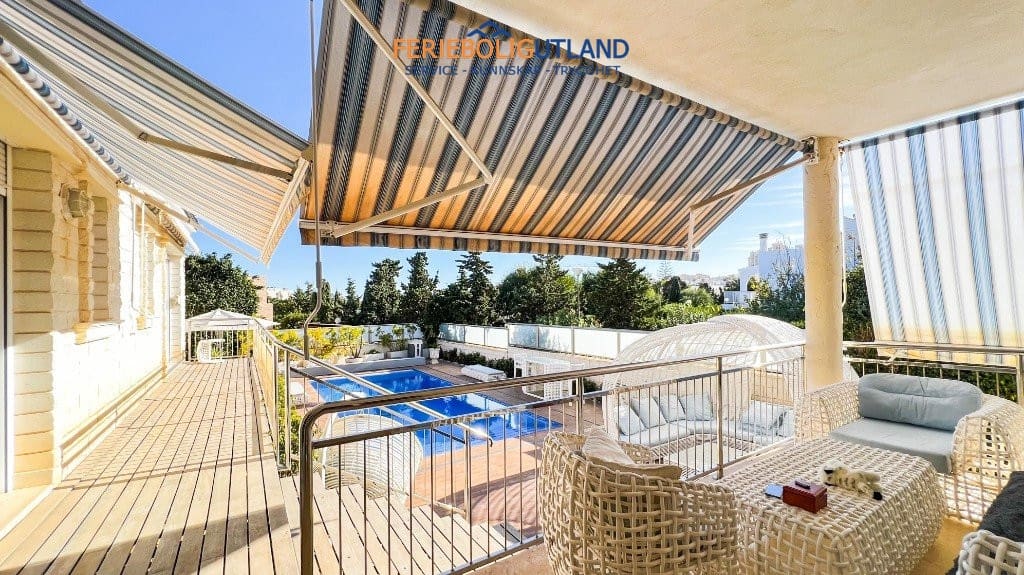 5 sypialnia Willa na sprzedaż w La Mata z basenem garażem - 1 170 000 € (Ref: 10006978)