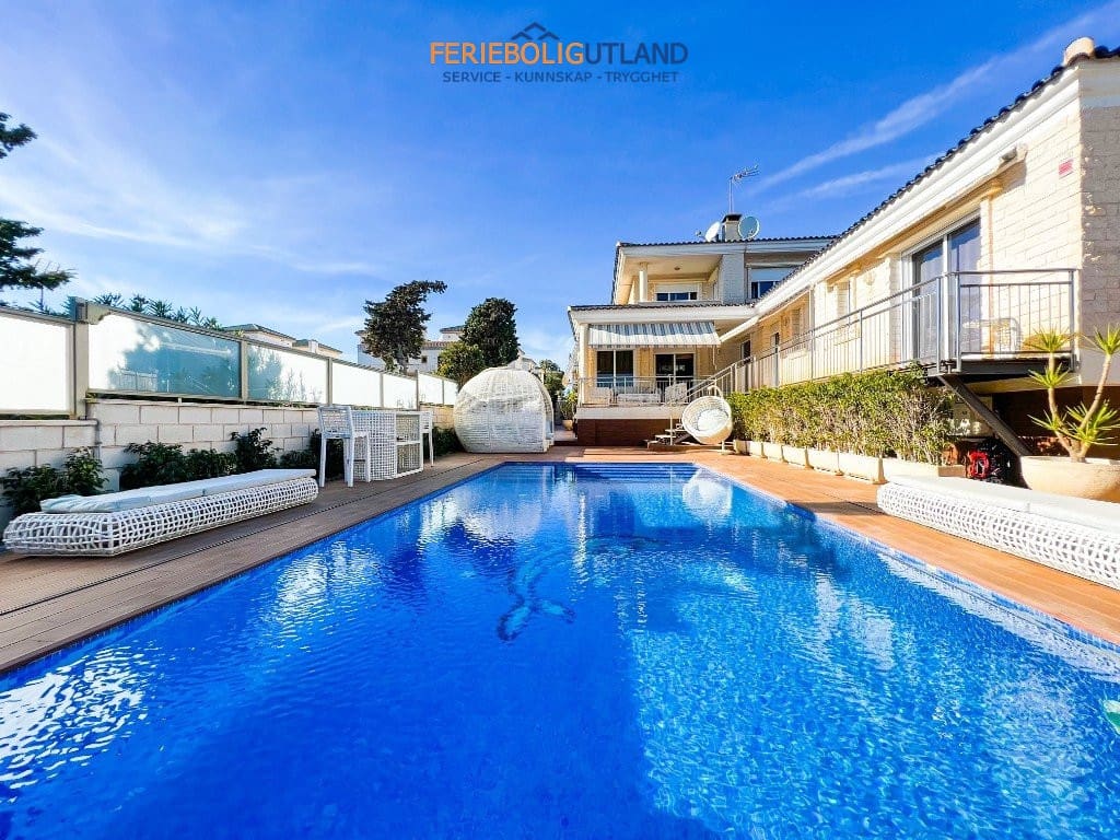5 sypialnia Willa na sprzedaż w La Mata z basenem garażem - 1 170 000 € (Ref: 10006978)