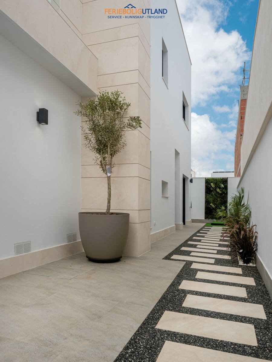 3 soverom Villa til salgs i San Pedro del Pinatar med svømmebasseng garasje - € 465 000 (Ref: 10006987)