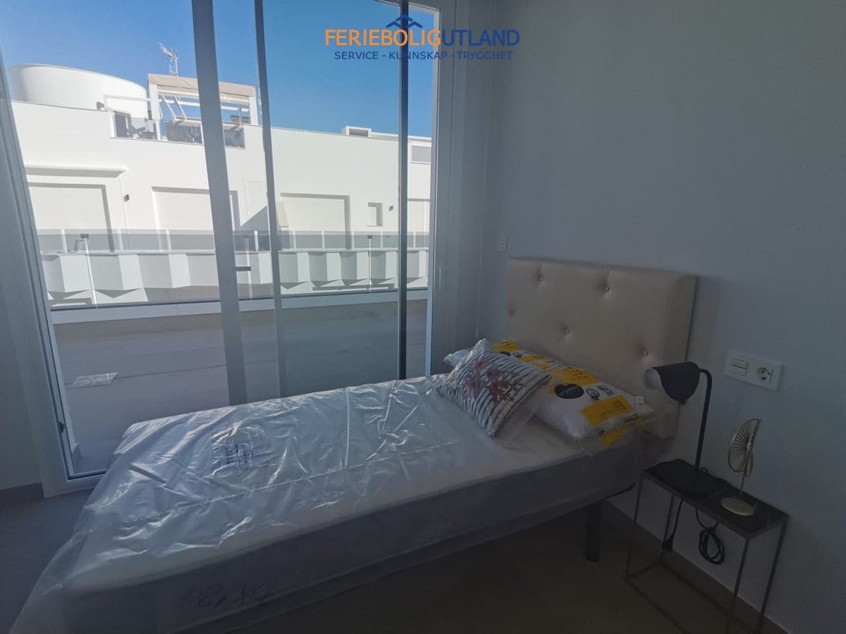 2 bedroom Penthouse for sale in Torrevieja with pool - € 459,000 (Ref: 10006996)