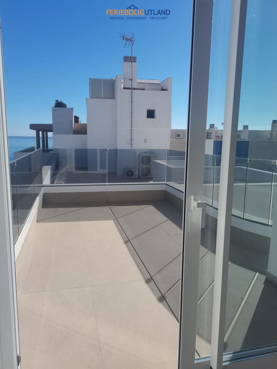 2 bedroom Penthouse for sale in Torrevieja with pool - € 459,000 (Ref: 10006996)