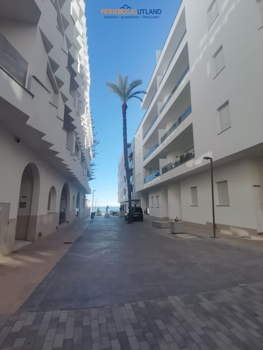 2 bedroom Penthouse for sale in Torrevieja with pool - € 459,000 (Ref: 10006996)