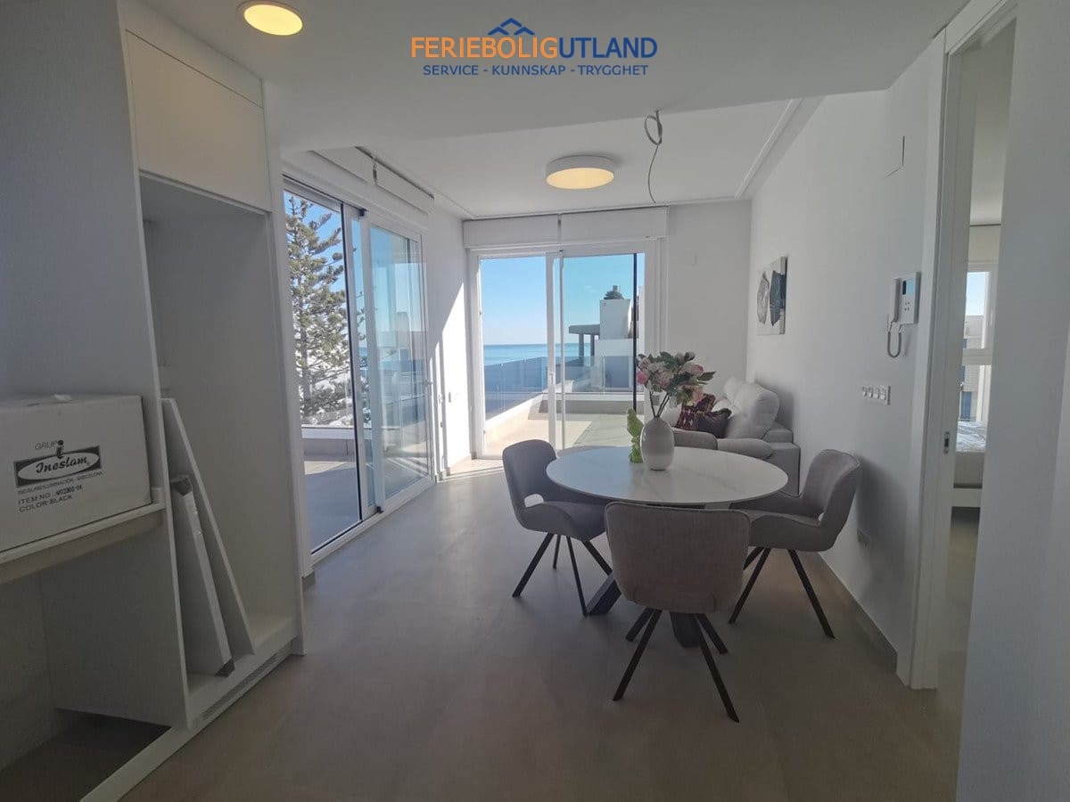 2 bedroom Penthouse for sale in Torrevieja with pool - € 459,000 (Ref: 10006996)