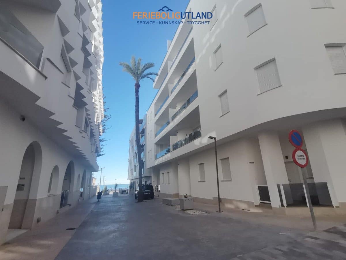 2 bedroom Penthouse for sale in Torrevieja with pool - € 459,000 (Ref: 10006996)