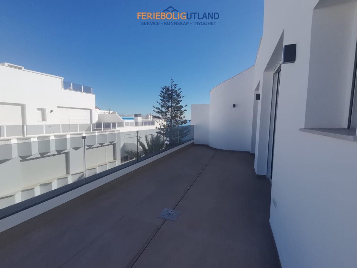2 bedroom Penthouse for sale in Torrevieja with pool - € 459,000 (Ref: 10006996)