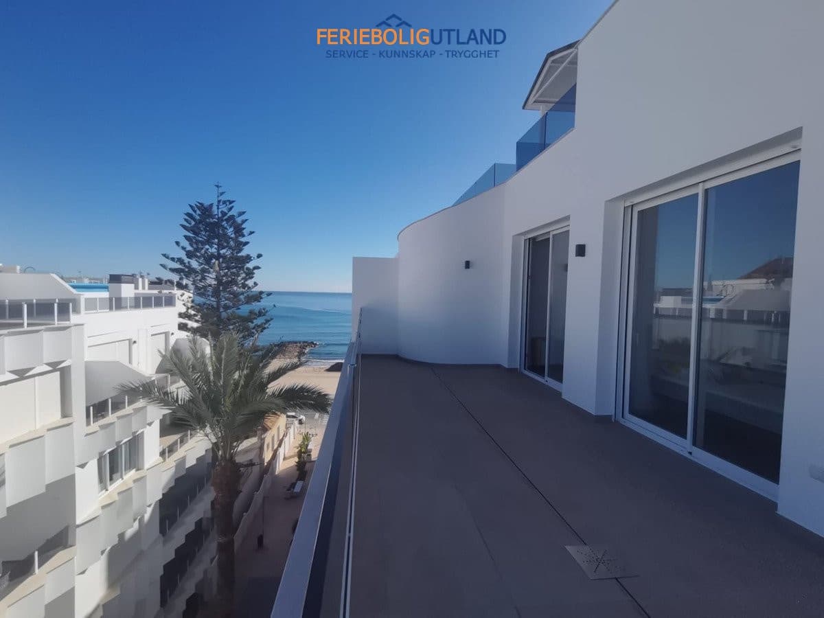 2 bedroom Penthouse for sale in Torrevieja with pool - € 459,000 (Ref: 10006996)
