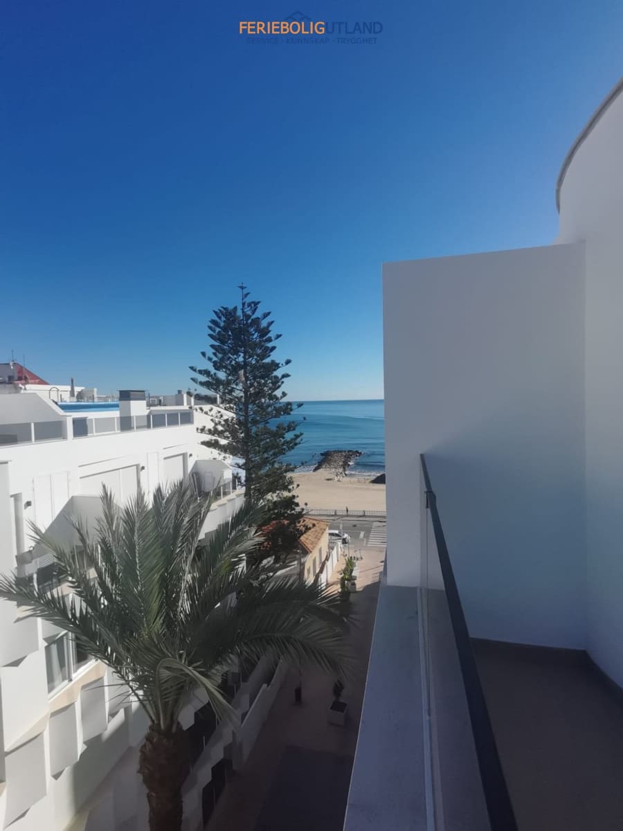 2 bedroom Penthouse for sale in Torrevieja with pool - € 459,000 (Ref: 10006996)