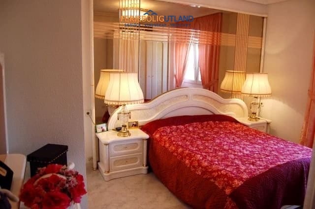 6 sypialnia Willa na sprzedaż w Playa Flamenca, Orihuela z basenem garażem - 1 995 000 € (Ref: 10007002)
