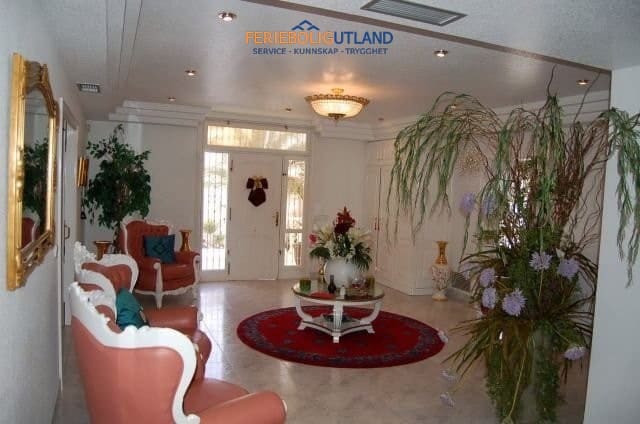 6 makuuhuone Huvila myytävänä paikassa Playa Flamenca mukana uima-altaan 
autotalli - 1 995 000 € (Ref: 10007002)