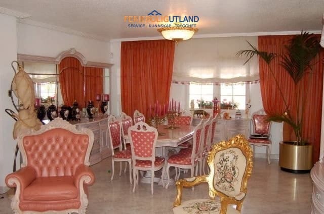 6 makuuhuone Huvila myytävänä paikassa Playa Flamenca mukana uima-altaan 
autotalli - 1 995 000 € (Ref: 10007002)