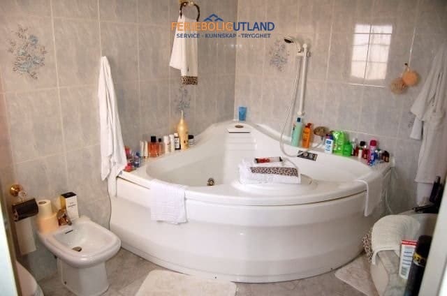 6 sypialnia Willa na sprzedaż w Playa Flamenca, Orihuela z basenem garażem - 1 995 000 € (Ref: 10007002)
