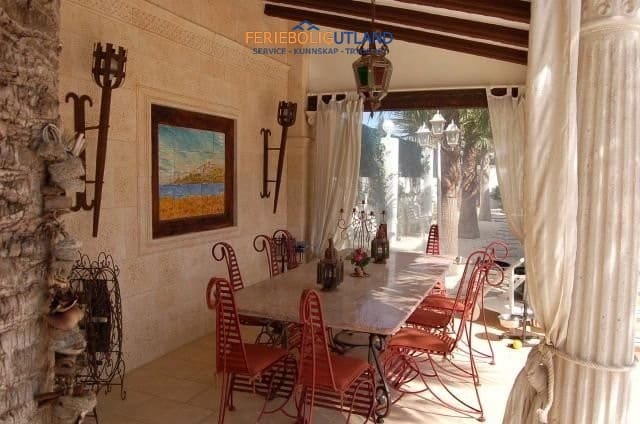 6 sypialnia Willa na sprzedaż w Playa Flamenca, Orihuela z basenem garażem - 1 995 000 € (Ref: 10007002)