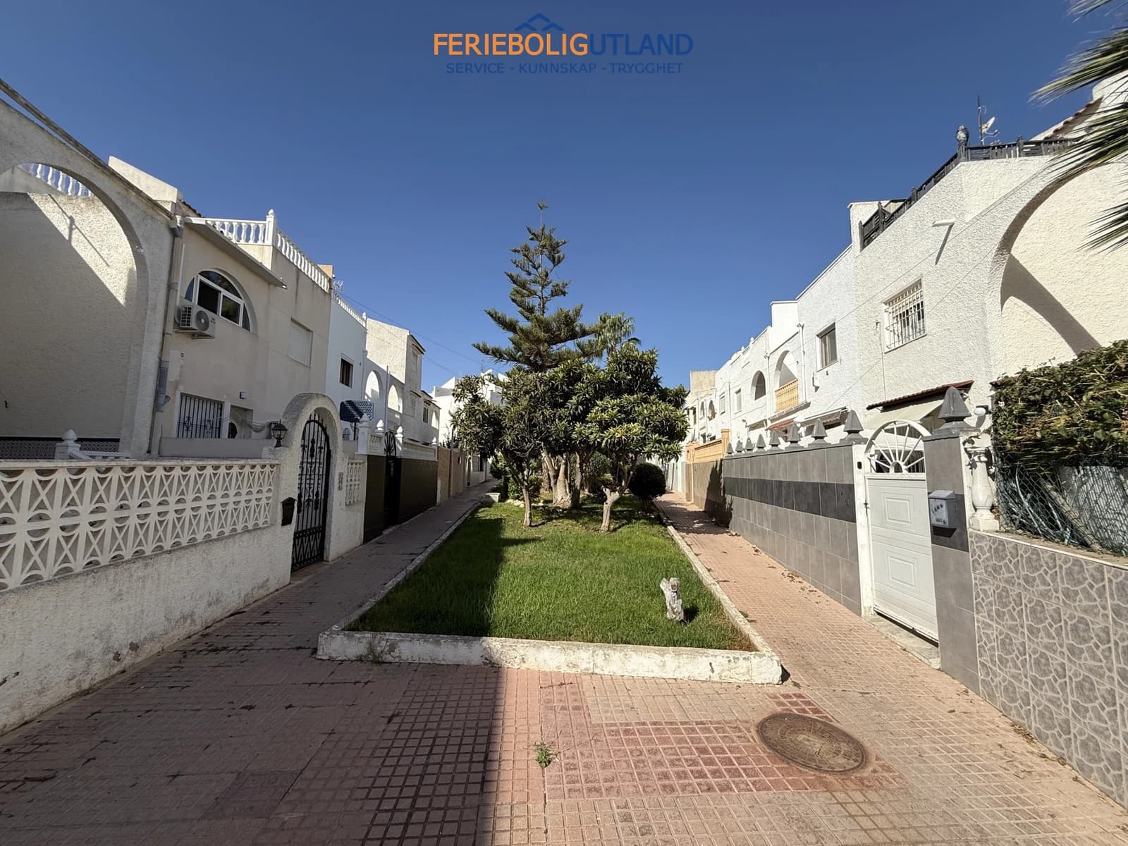 3 chambre Maison de Ville à vendre à Torrevieja avec piscine - 198 000 € (Ref: 10007009)