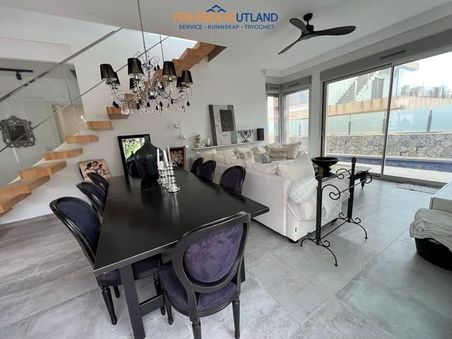 3 soverom Villa til salgs i Mil Palmeras, Pilar de la Horadada med svømmebasseng garasje - € 535 000 (Ref: 10007012)