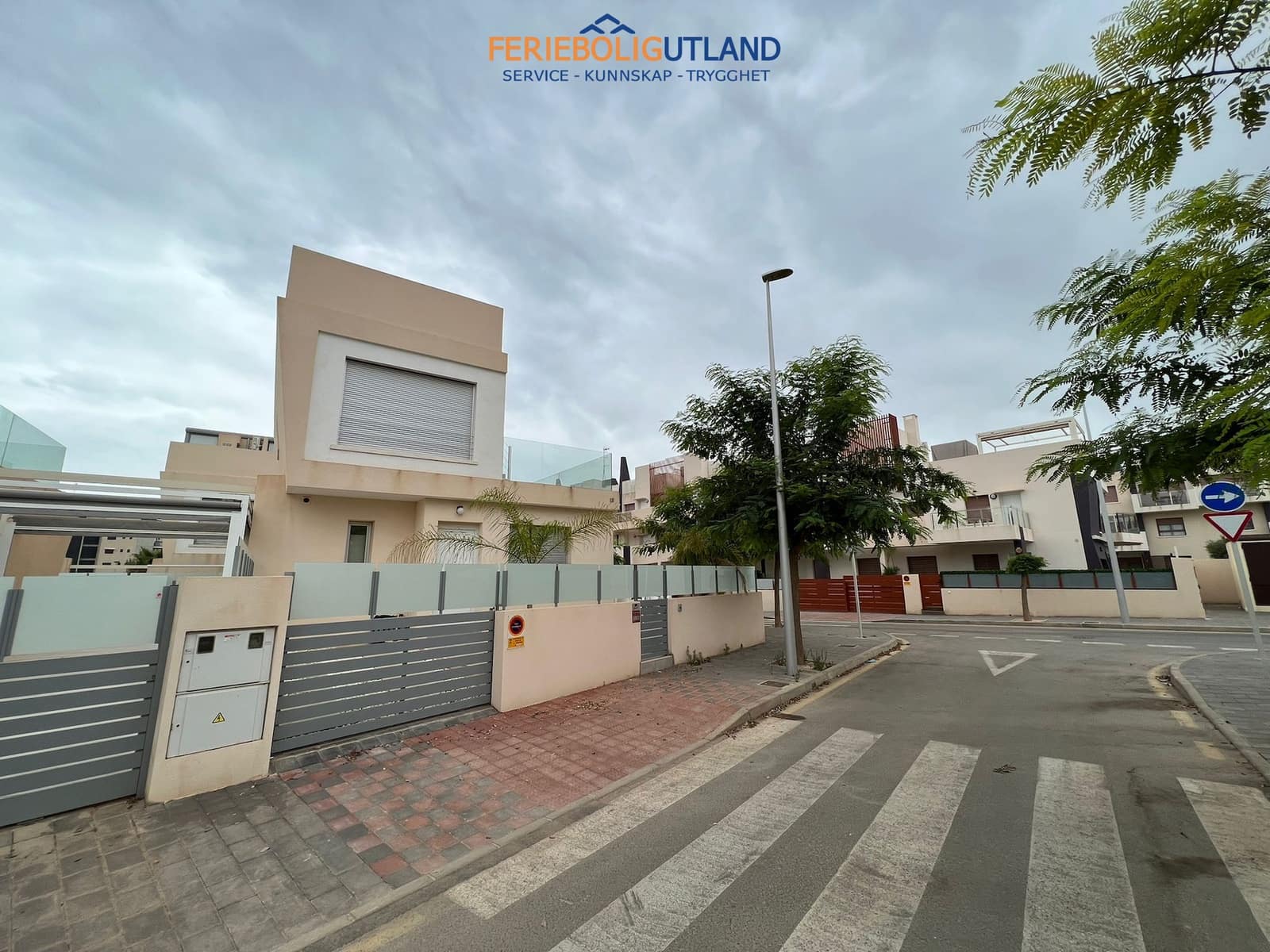 3 soverom Villa til salgs i Pilar de la Horadada med svømmebasseng garasje - € 535 000 (Ref: 10007012)