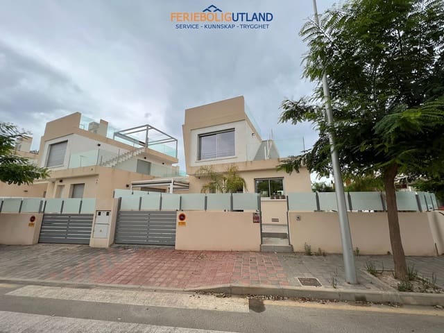 3 soverom Villa til salgs i Mil Palmeras, Pilar de la Horadada med svømmebasseng garasje - € 535 000 (Ref: 10007012)