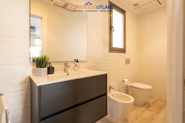 4 soverom Villa til salgs i Villamartin, Orihuela med svømmebasseng garasje - € 536 500 (Ref: 10007013)
