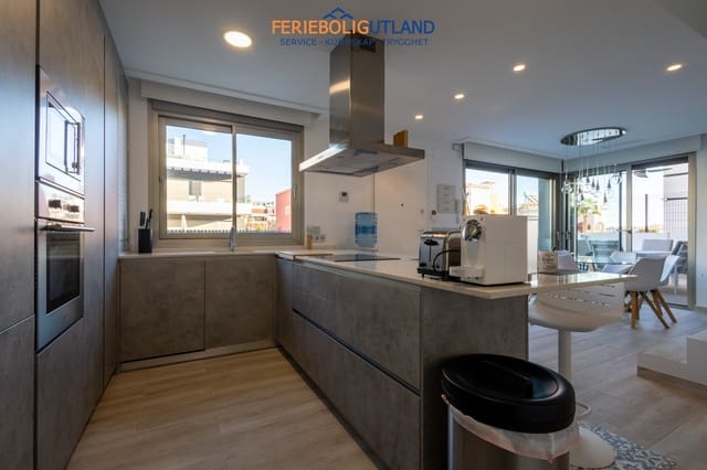 4 soverom Villa til salgs i Villamartin, Orihuela med svømmebasseng garasje - € 536 500 (Ref: 10007013)