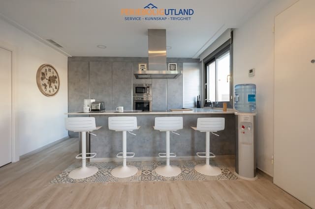 4 soverom Villa til salgs i Villamartin, Orihuela med svømmebasseng garasje - € 536 500 (Ref: 10007013)