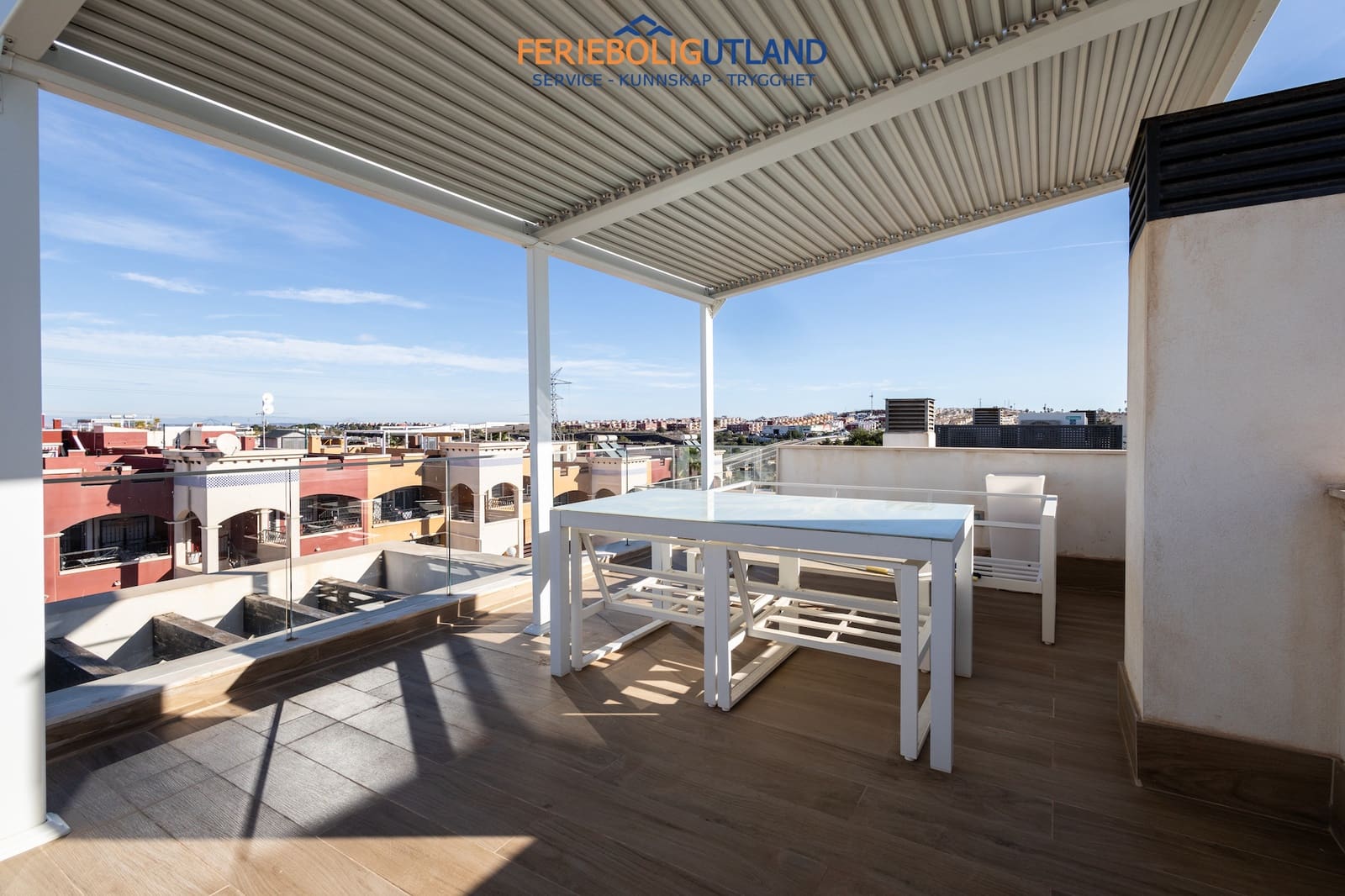 4 soverom Villa til salgs i Villamartin med svømmebasseng garasje - € 536 500 (Ref: 10007013)