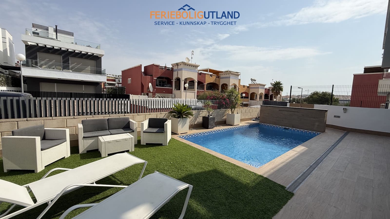 4 soverom Villa til salgs i Villamartin med svømmebasseng garasje - € 536 500 (Ref: 10007013)