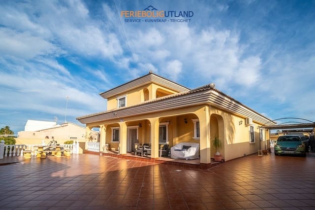 Chalet de 6 habitaciones en Los Balcones - Los Altos, Torrevieja en venta con piscina garaje - 580.000 € (Ref: 10007017)