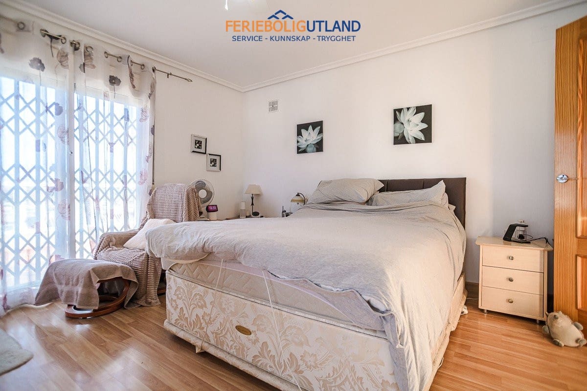 Chalet de 6 habitaciones en Torrevieja en venta con piscina garaje - 580.000 € (Ref: 10007017)