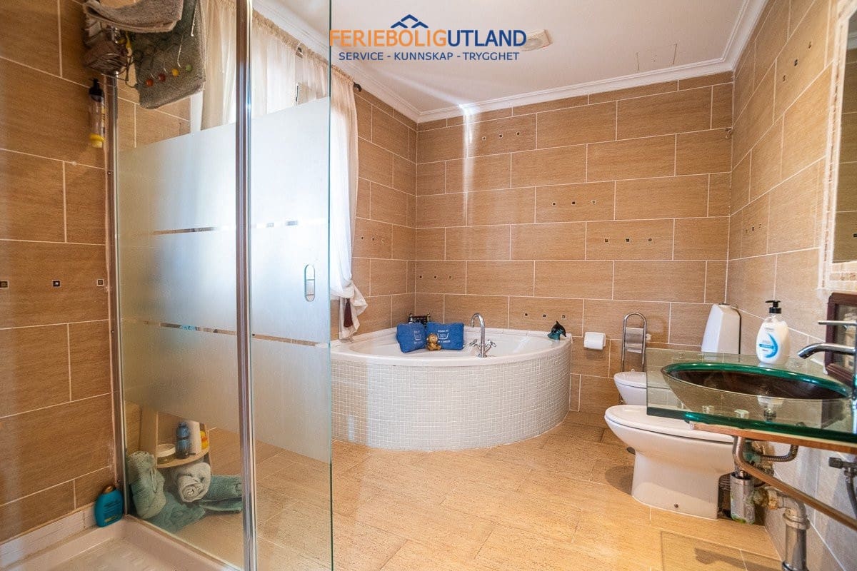 Chalet de 6 habitaciones en Torrevieja en venta con piscina garaje - 580.000 € (Ref: 10007017)