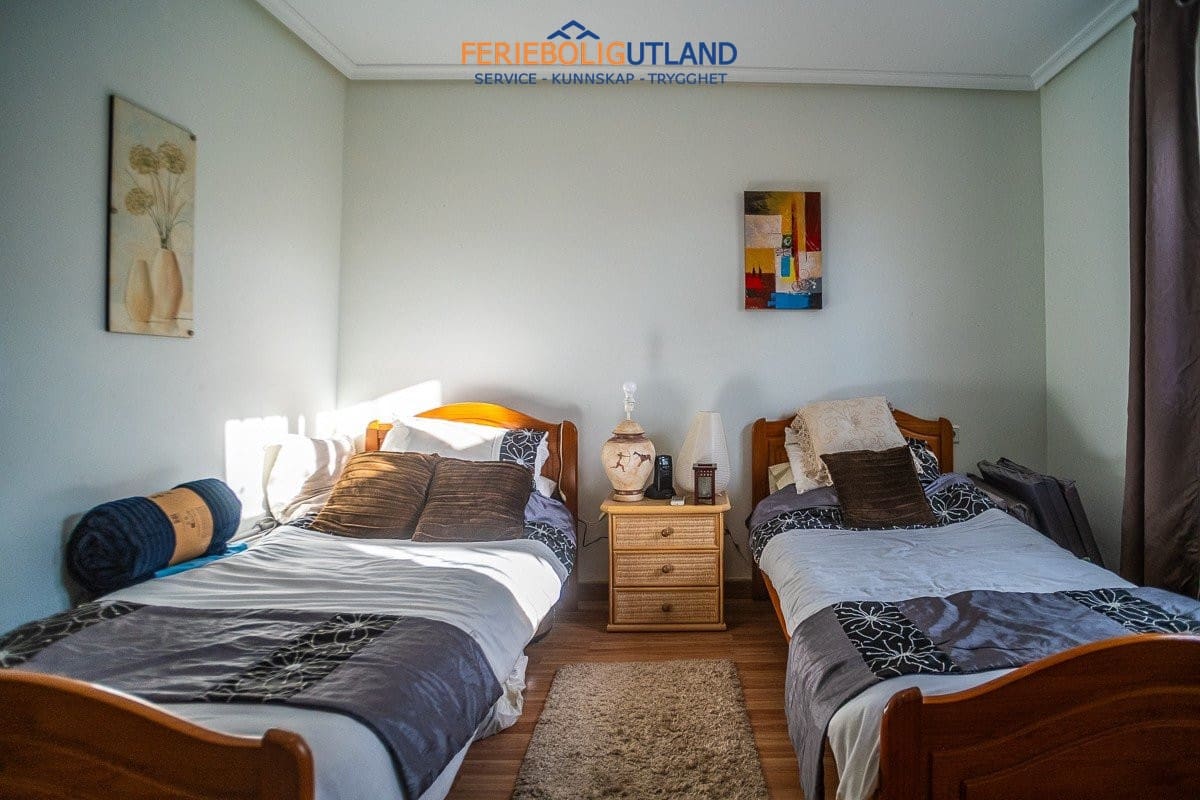 Chalet de 6 habitaciones en Torrevieja en venta con piscina garaje - 580.000 € (Ref: 10007017)