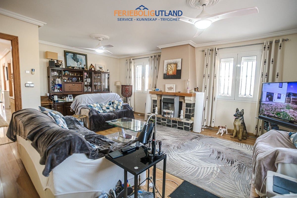 Chalet de 6 habitaciones en Torrevieja en venta con piscina garaje - 580.000 € (Ref: 10007017)