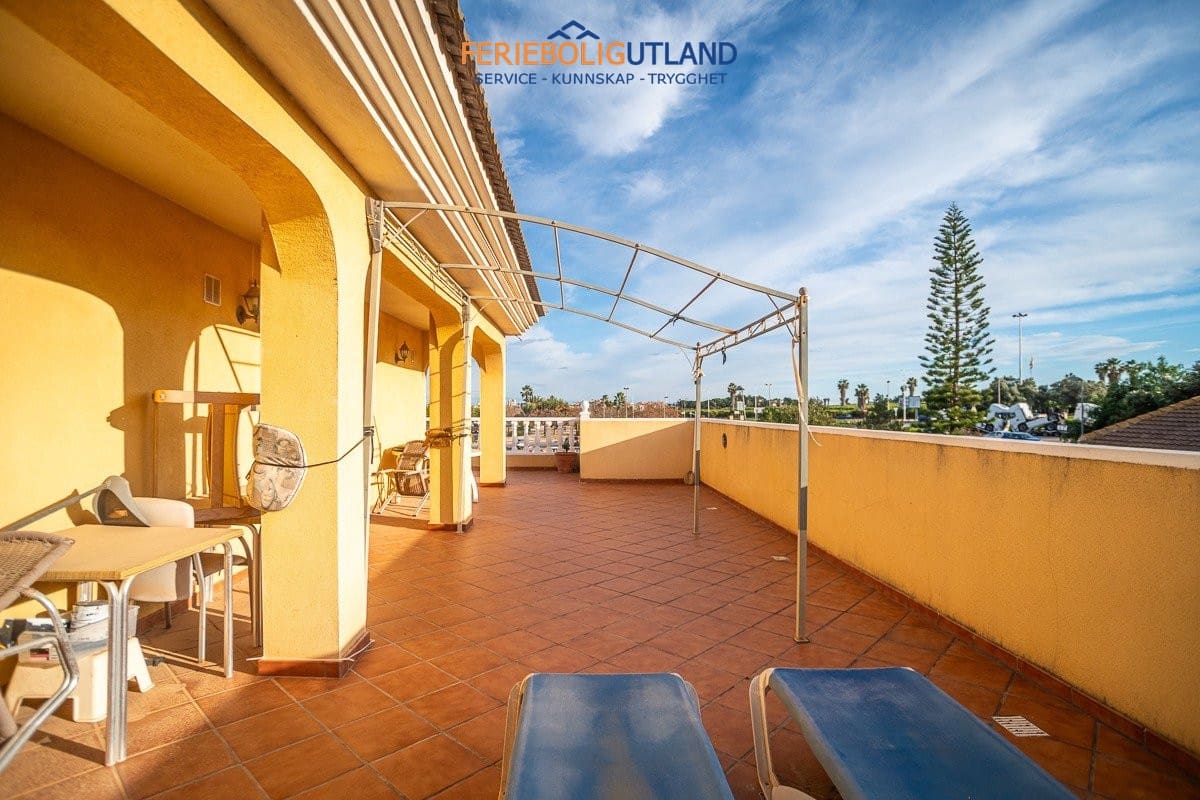 Chalet de 6 habitaciones en Torrevieja en venta con piscina garaje - 580.000 € (Ref: 10007017)