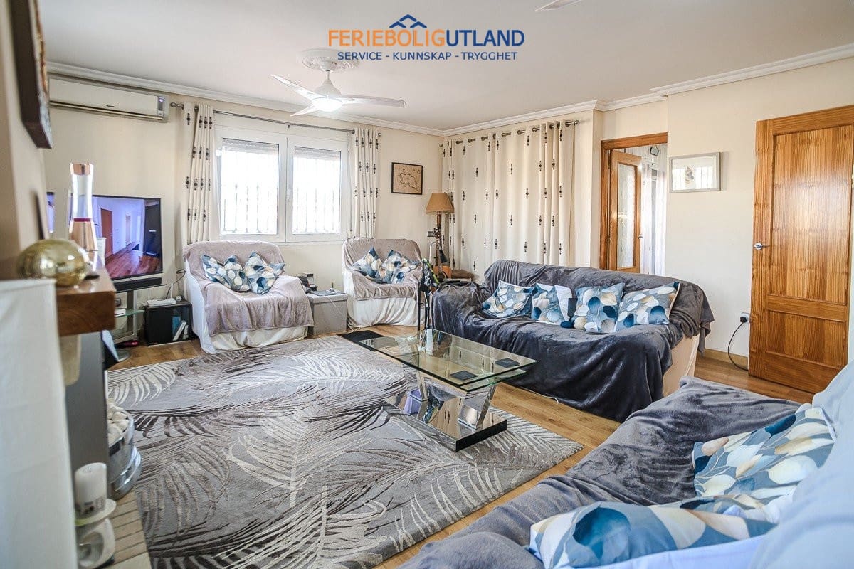 Chalet de 6 habitaciones en Torrevieja en venta con piscina garaje - 580.000 € (Ref: 10007017)