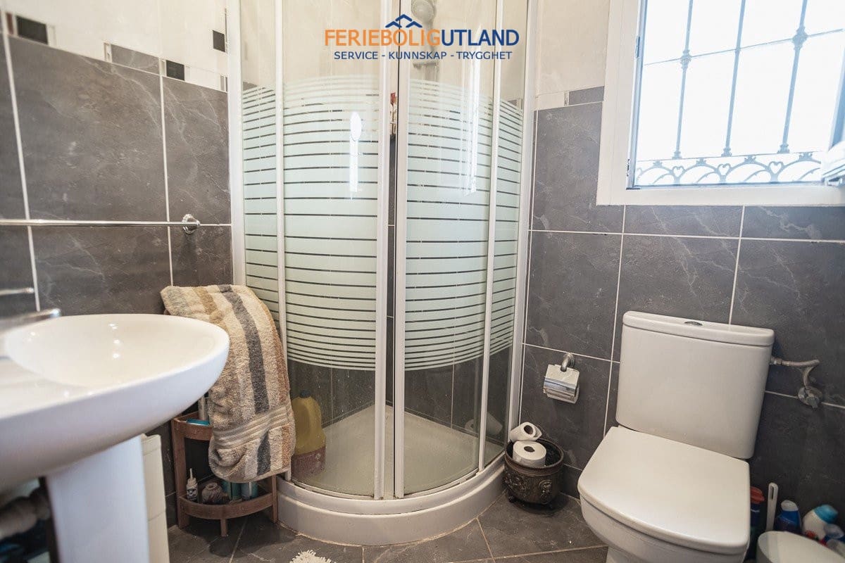 Chalet de 6 habitaciones en Torrevieja en venta con piscina garaje - 580.000 € (Ref: 10007017)