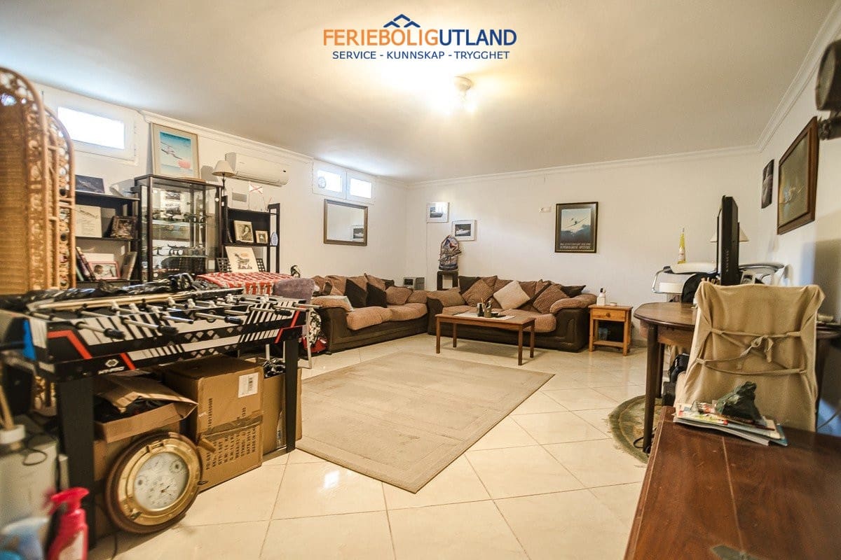 Chalet de 6 habitaciones en Torrevieja en venta con piscina garaje - 580.000 € (Ref: 10007017)
