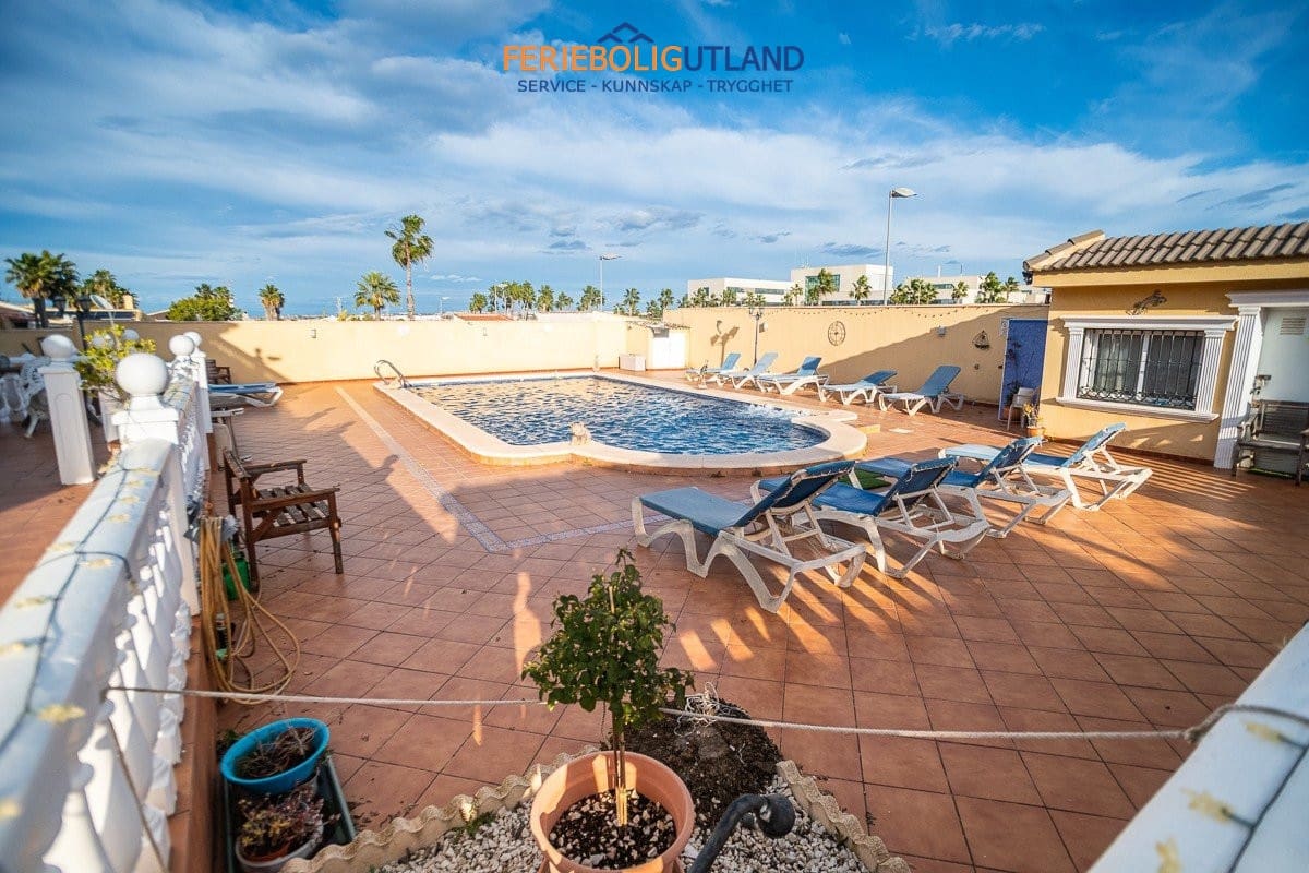 Chalet de 6 habitaciones en Torrevieja en venta con piscina garaje - 580.000 € (Ref: 10007017)