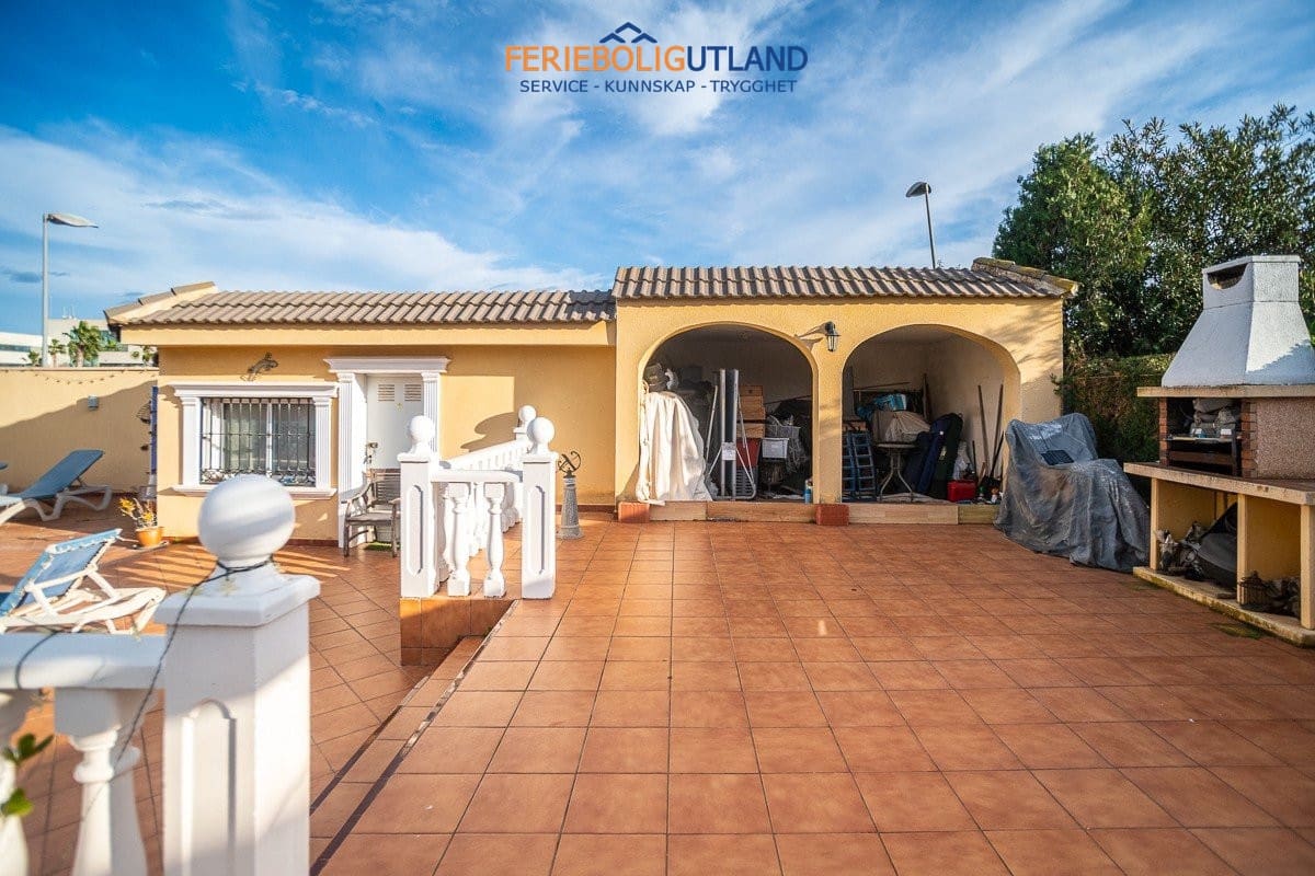 Chalet de 6 habitaciones en Torrevieja en venta con piscina garaje - 580.000 € (Ref: 10007017)
