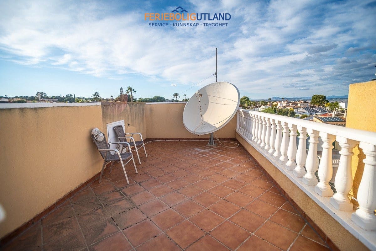 Chalet de 6 habitaciones en Torrevieja en venta con piscina garaje - 580.000 € (Ref: 10007017)