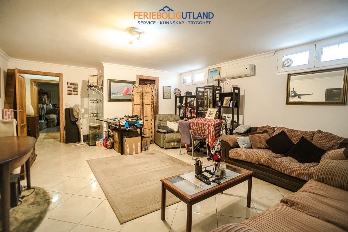 Chalet de 6 habitaciones en Torrevieja en venta con piscina garaje - 580.000 € (Ref: 10007017)