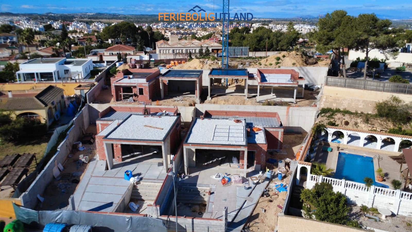 3 soverom Villa til salgs i Torrevieja med svømmebasseng garasje - € 725 000 (Ref: 10007032)