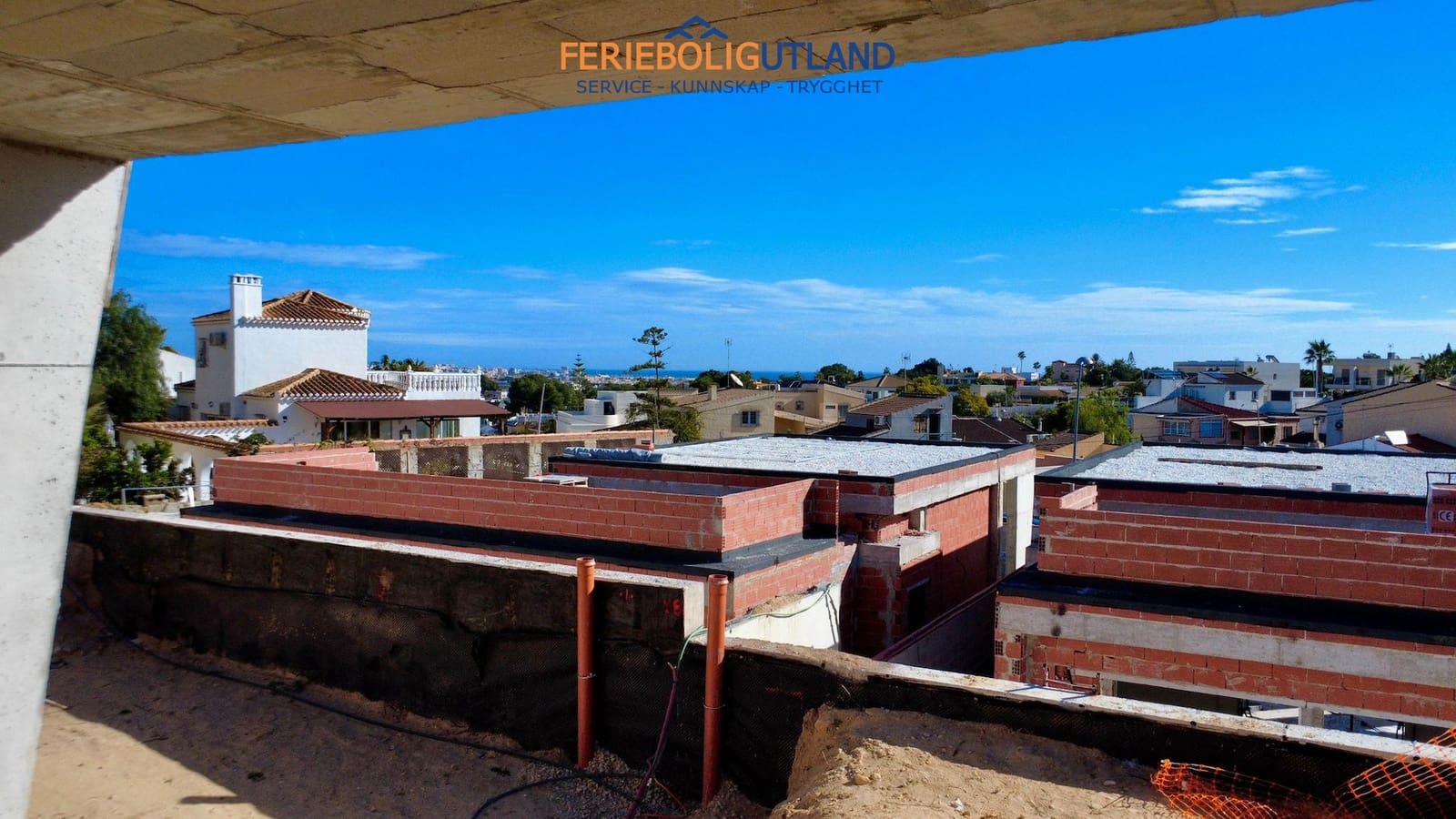 3 soverom Villa til salgs i Torrevieja med svømmebasseng garasje - € 725 000 (Ref: 10007032)